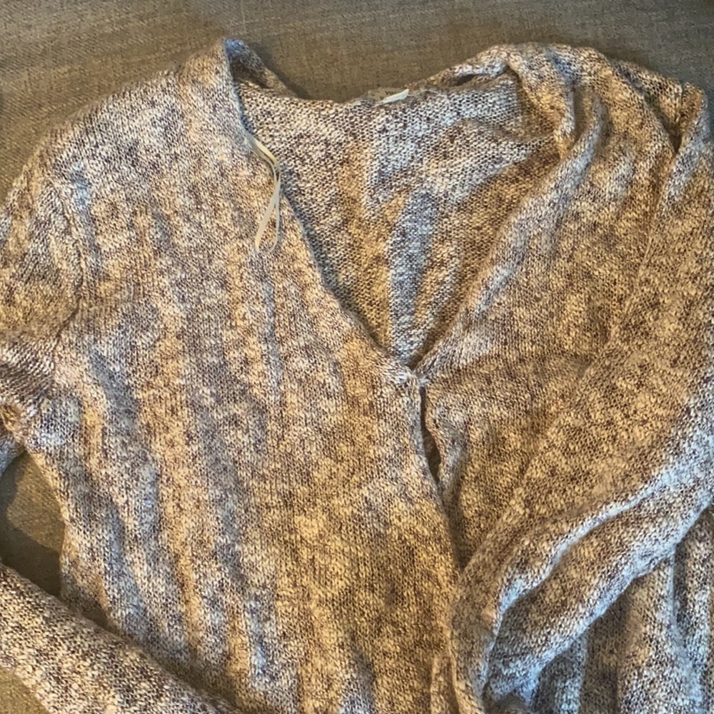 Cute sweater - Picture 2 of 2